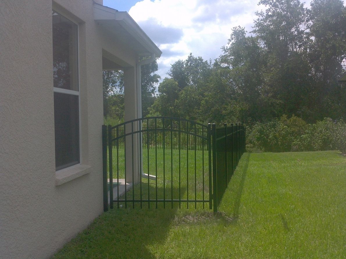 Black fence - Fencing Services in New Port Richey, Florida