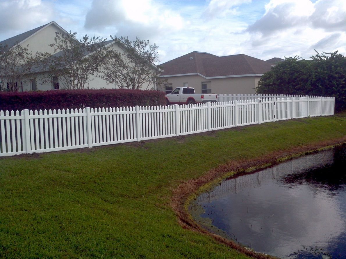 White Pickett fence - Fencing Services in New Port Richey, Florida