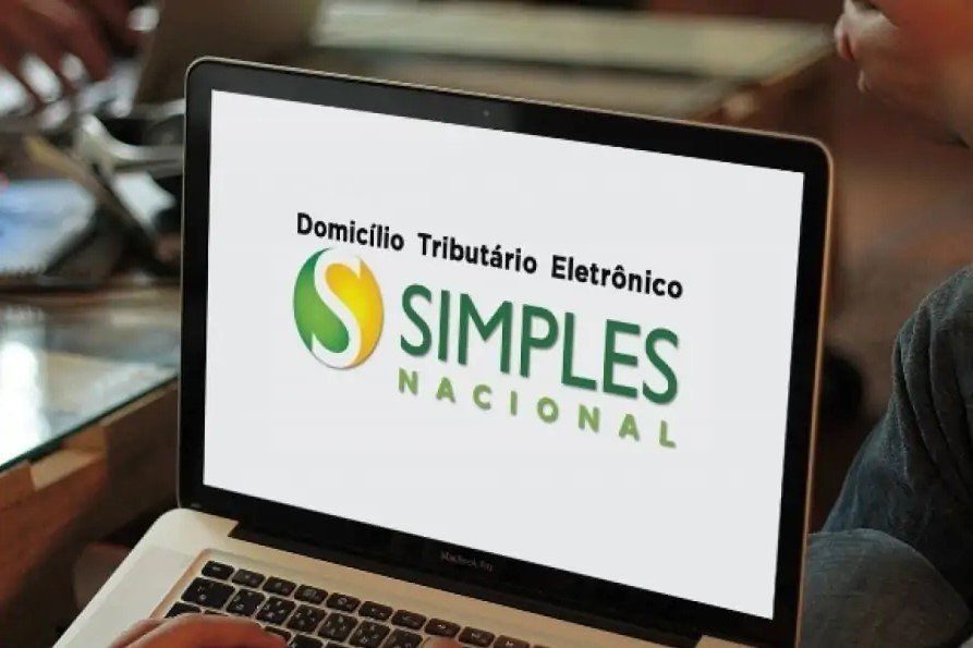 Imagem de computador com informações sobre o Simples nacional