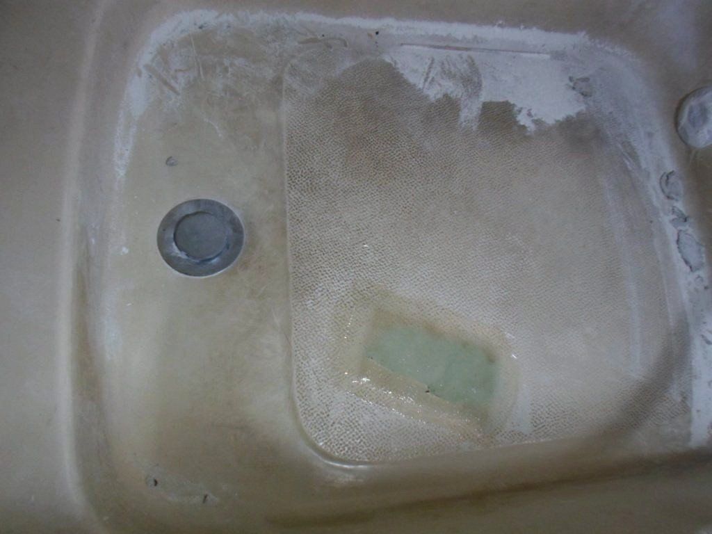 trinca no fundo da banheira