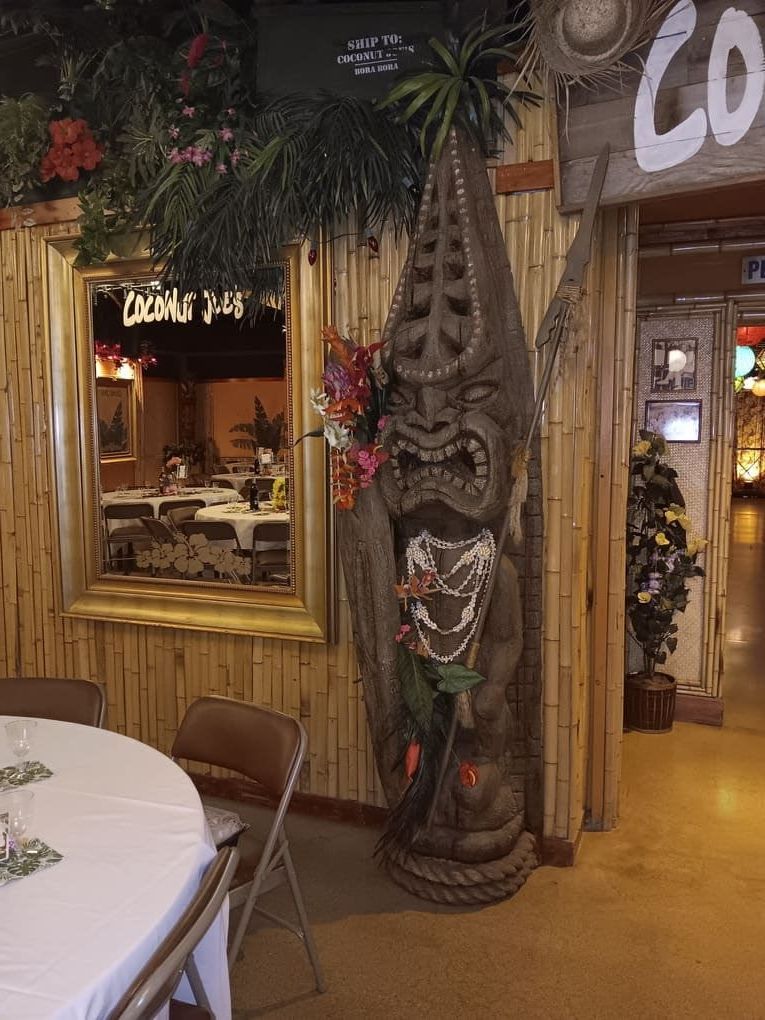 A room with a sign that says co on it