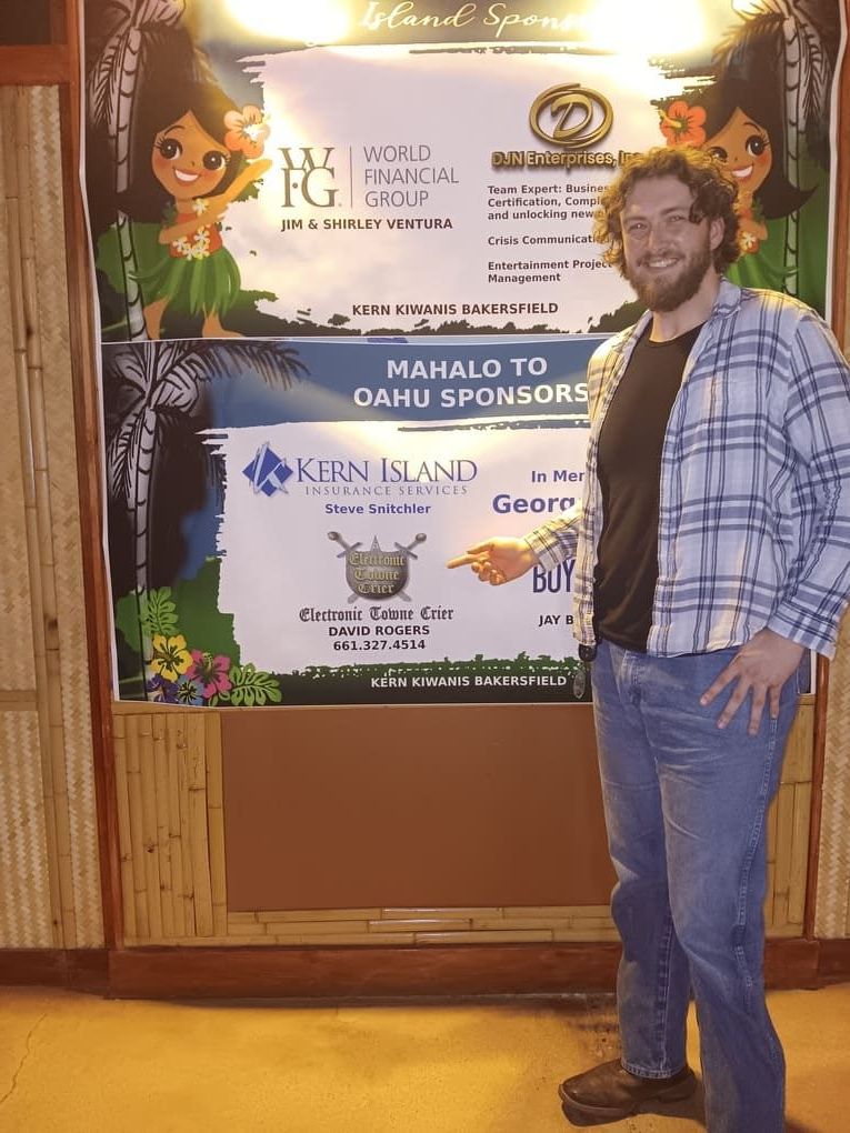 A man standing in front of a sign that says mahalo to oahu sponsors