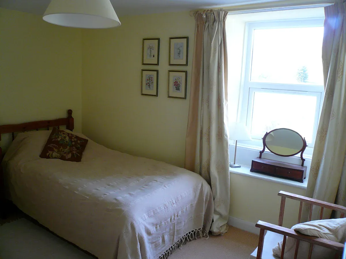 Black Dog House twin bedroom