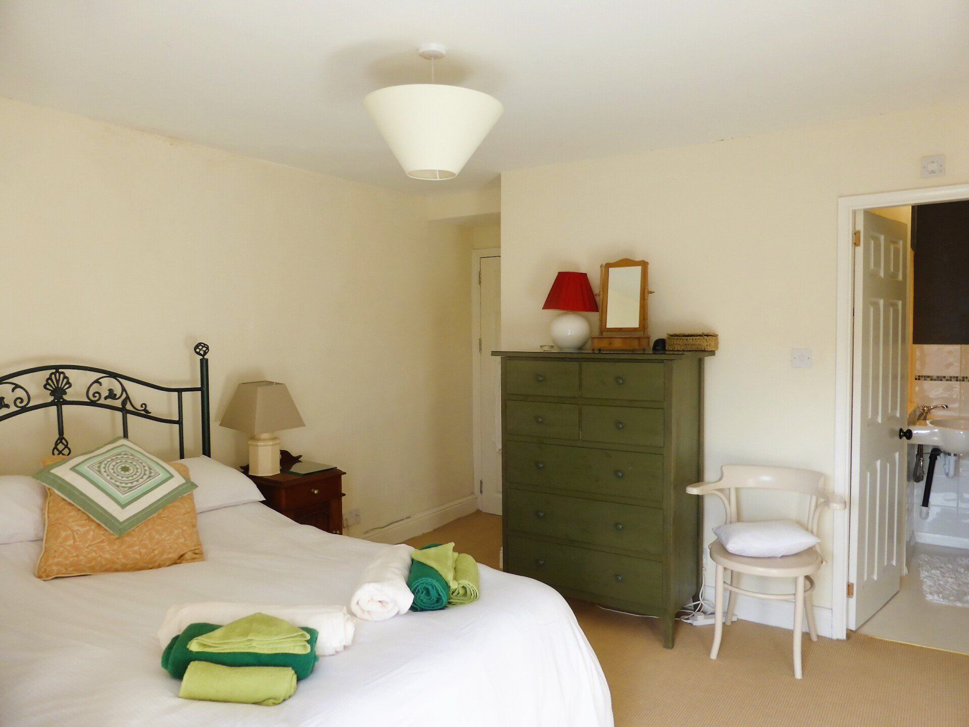 Black Dog House king double bedroom with en-suite