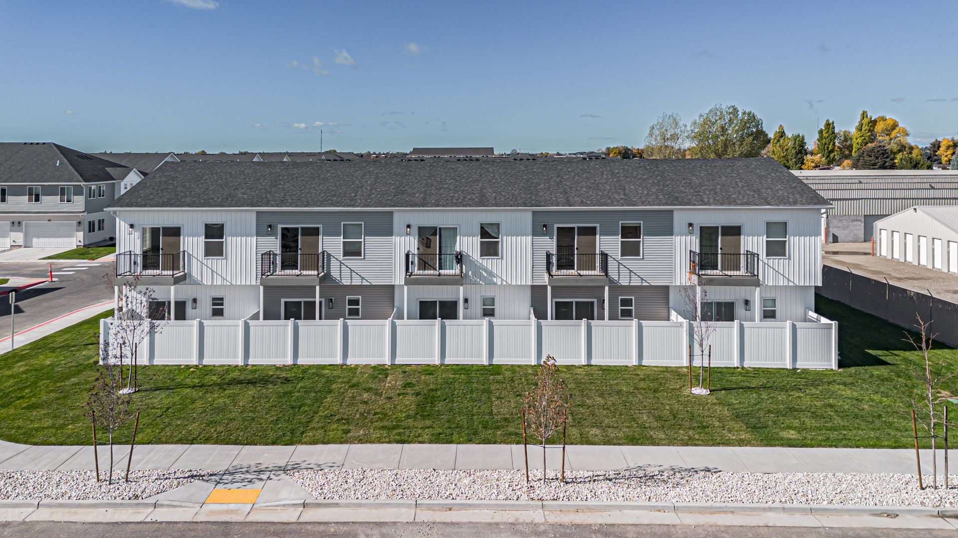 Equinox Townhomes on Lincoln yards for kids, dogs and bbqs. 