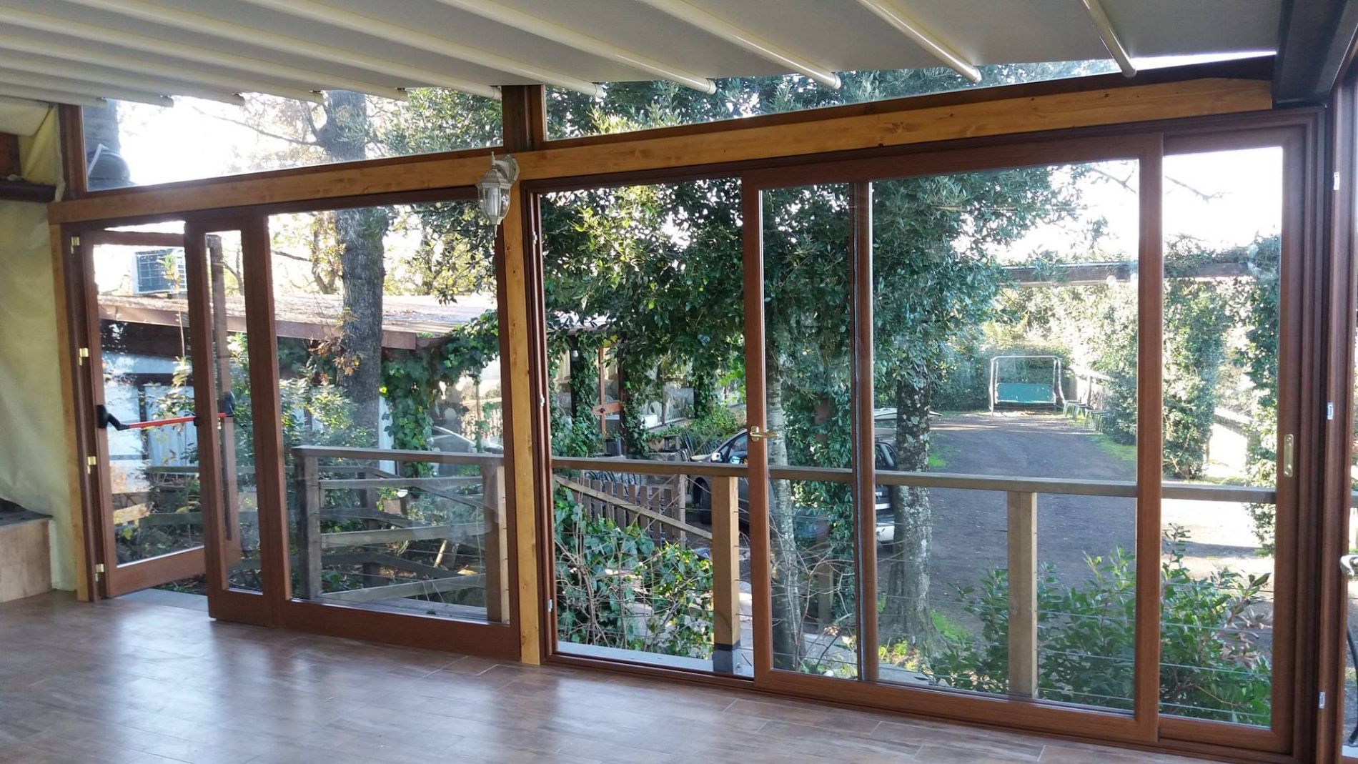 posa di scorrevoli in alluminio