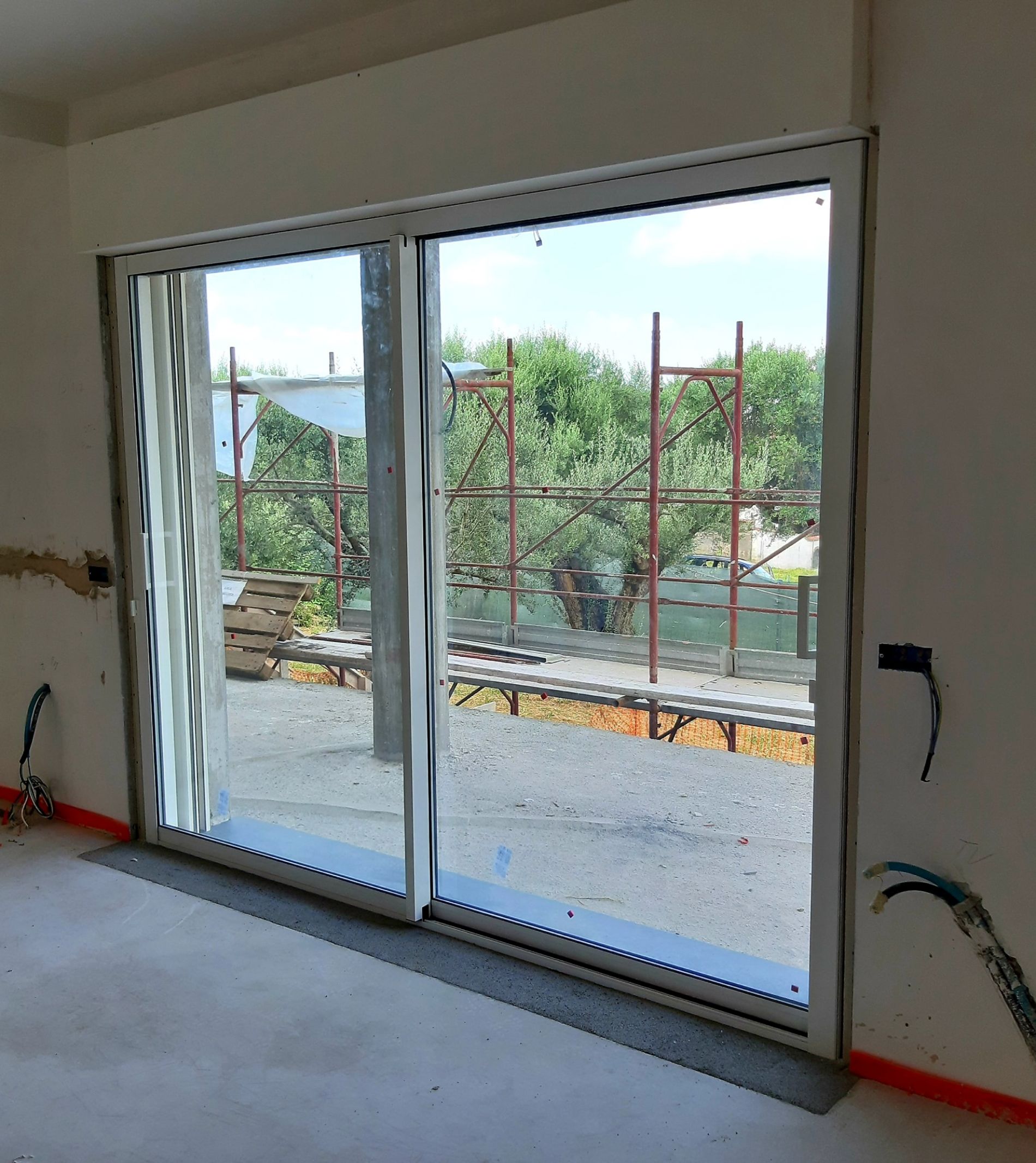 installazione scorrevoli in alluminio