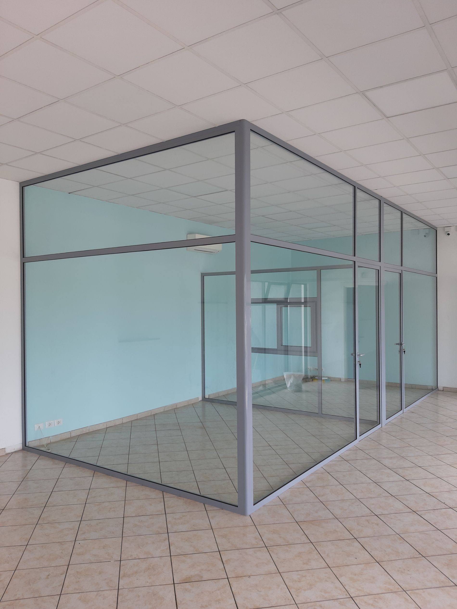 montaggio divisori in alluminio