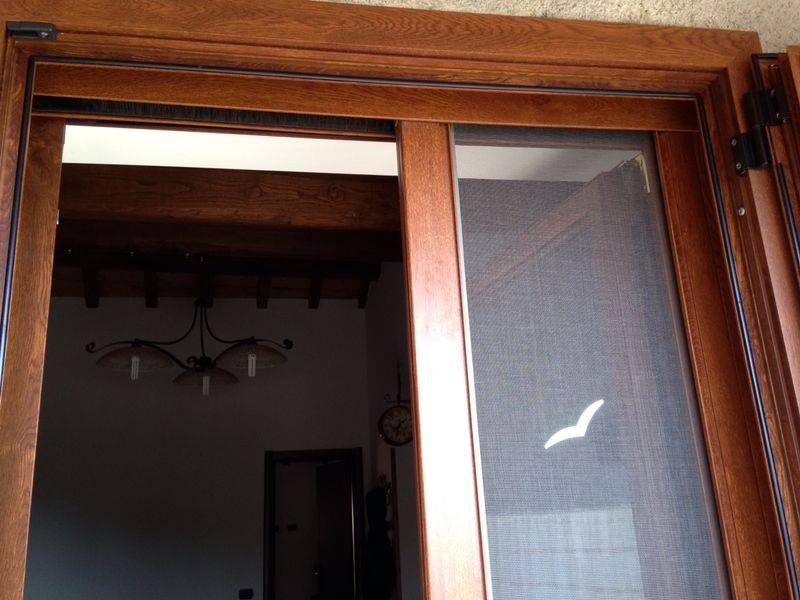 posa zanzariere scorrevoli