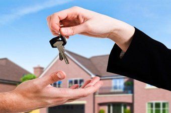 handing the keys of the house to customer