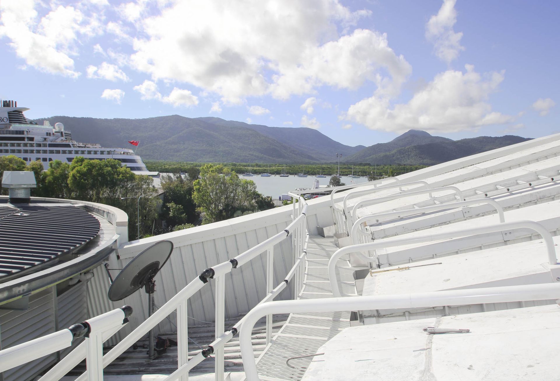 Modular aluminium decks and platforms for events