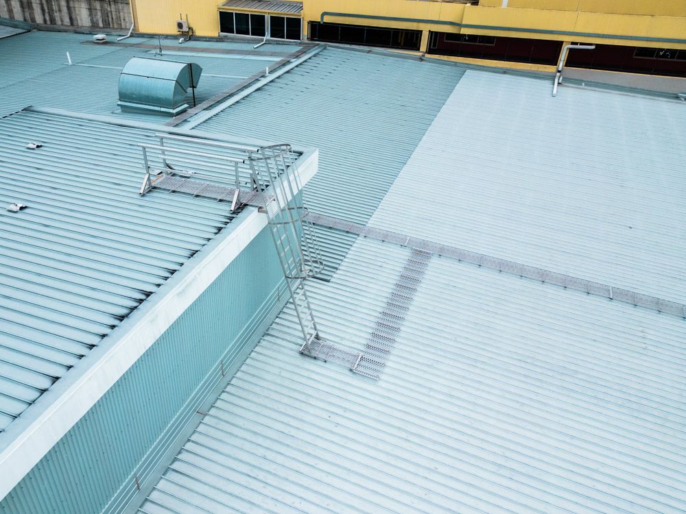 Aluminium Roof Ladder Head Platform With a walkway installed on the roof