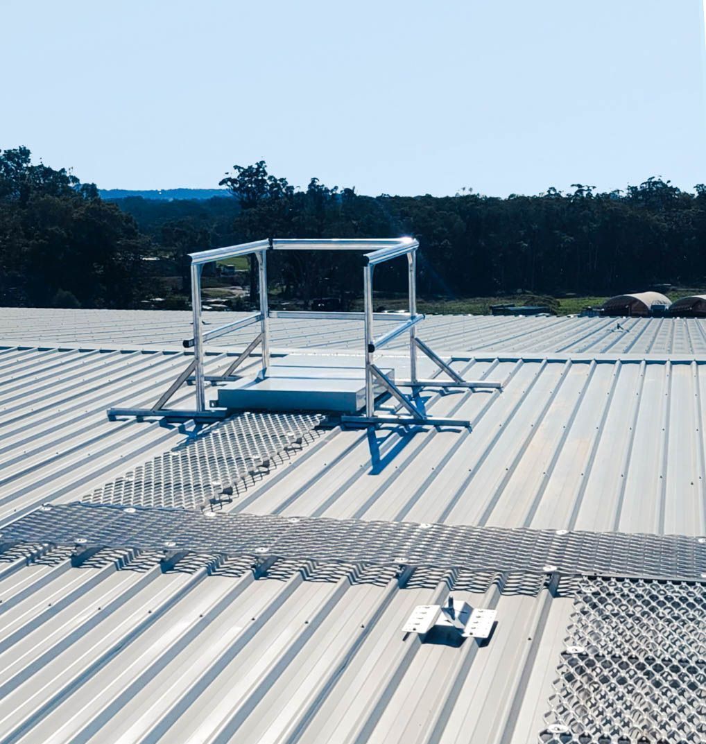 Roof hatch and walkway for a compliant roof access