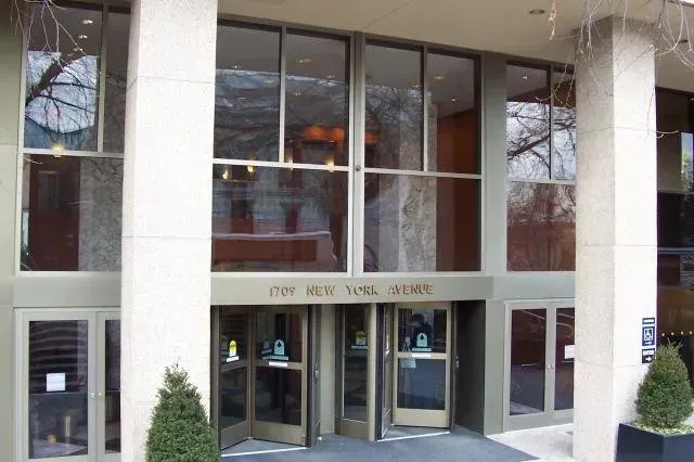 Commercial Building - Woodbridge, VA - Woodbridge Glass Co.