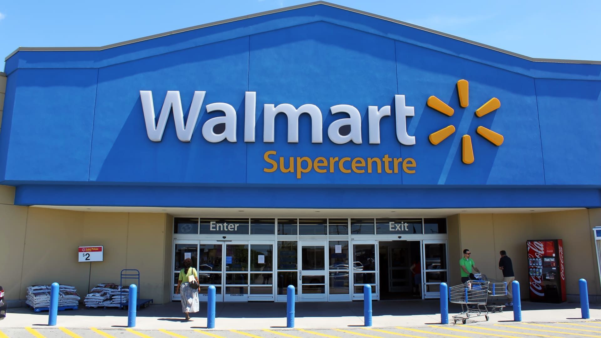 Retail Revolution: Walmart
