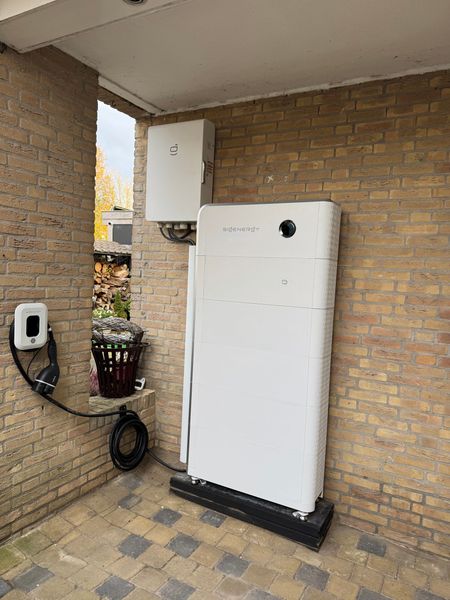 Sigenstor thuisbatterij met Gateway off grid en autolader module