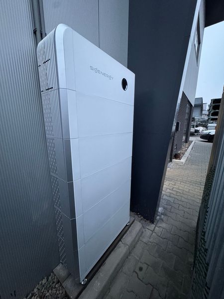 sigenstor sigenergy thuisbatterij bij bedrijf in alkmaar geplaatst.