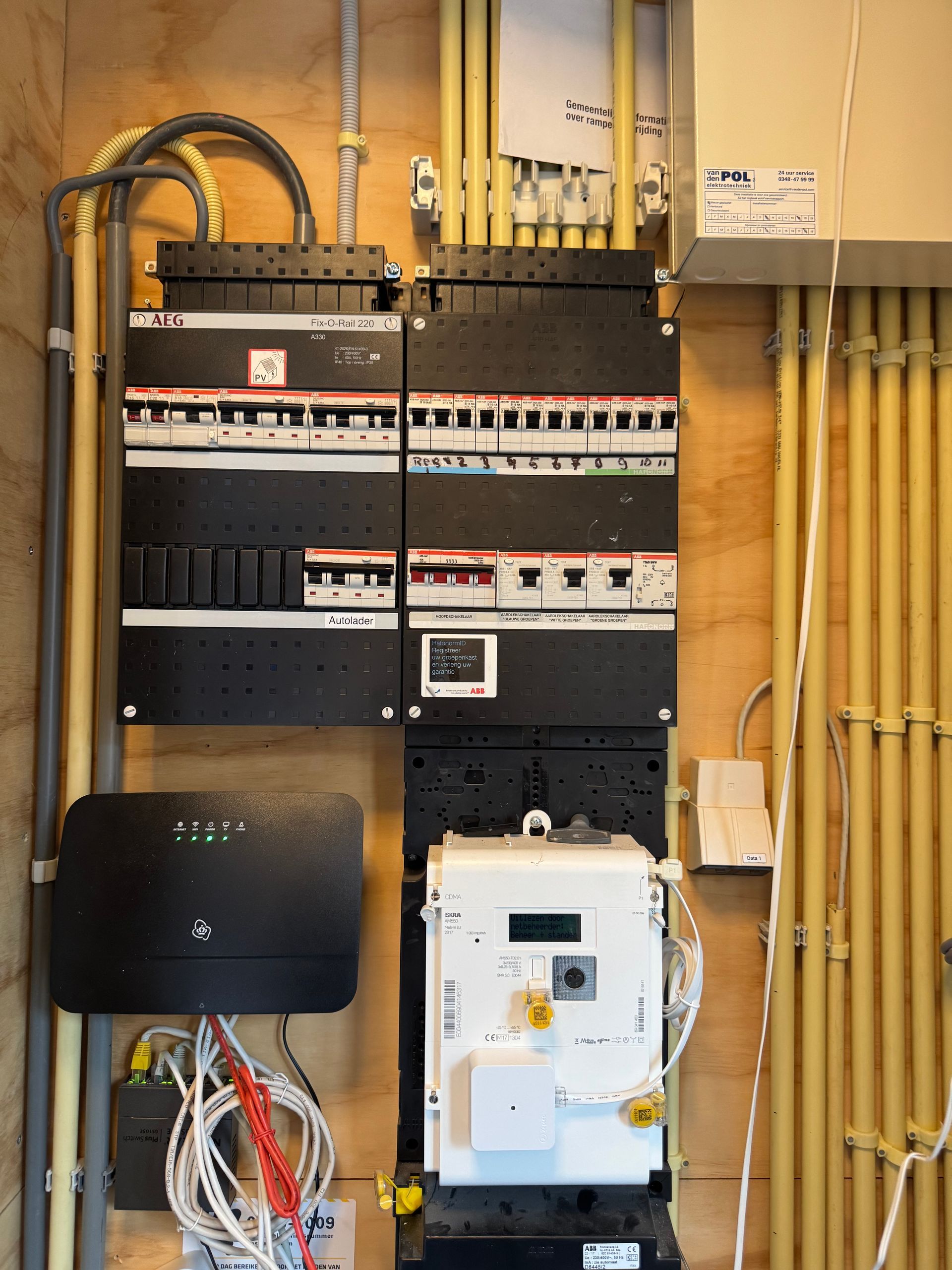 Groepenkast / meterkast met nieuwe groep voor EVcharger geplaatst in een meterkast.