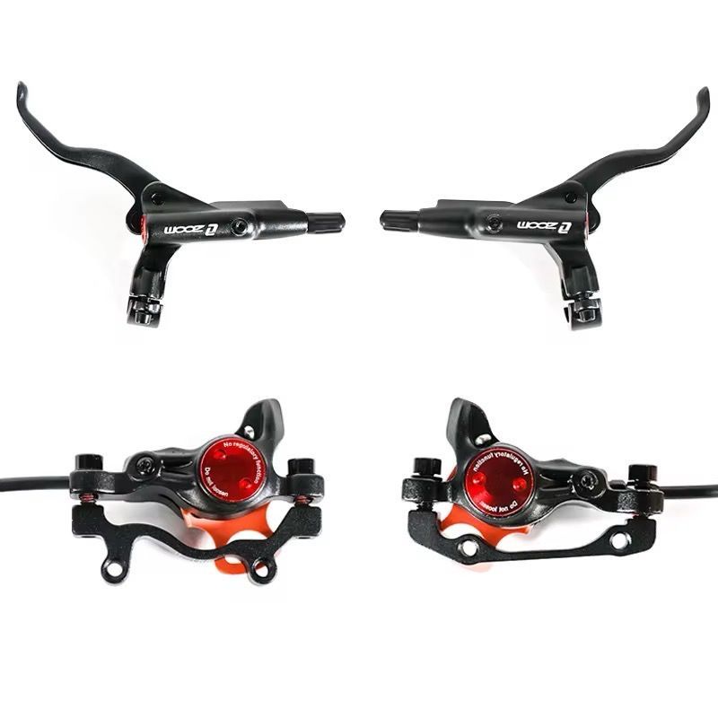 Zwart fietsstuur met remhendel en handgreep, op een lichte achtergrond.