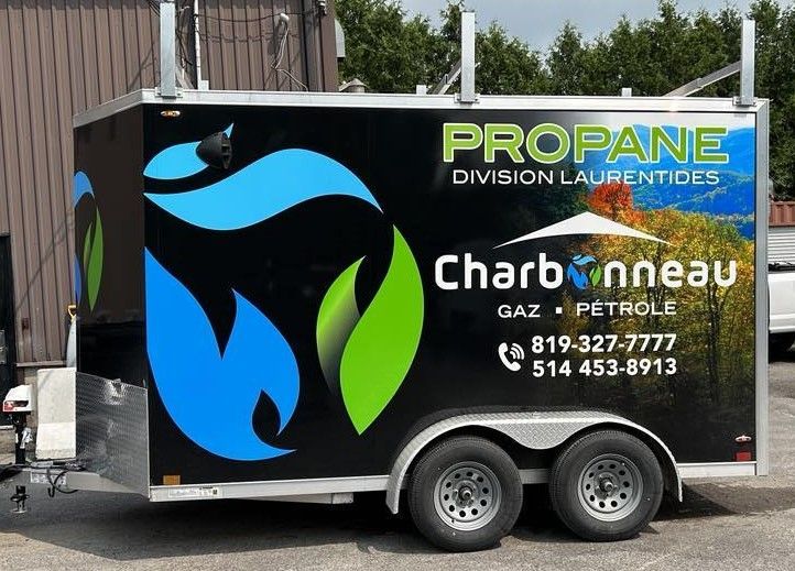 Une remorque avec le mot propane dessus