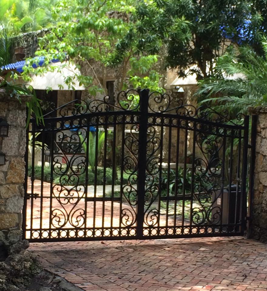 Fence Replacement | Miami, FL | Henry’s Fence Inc