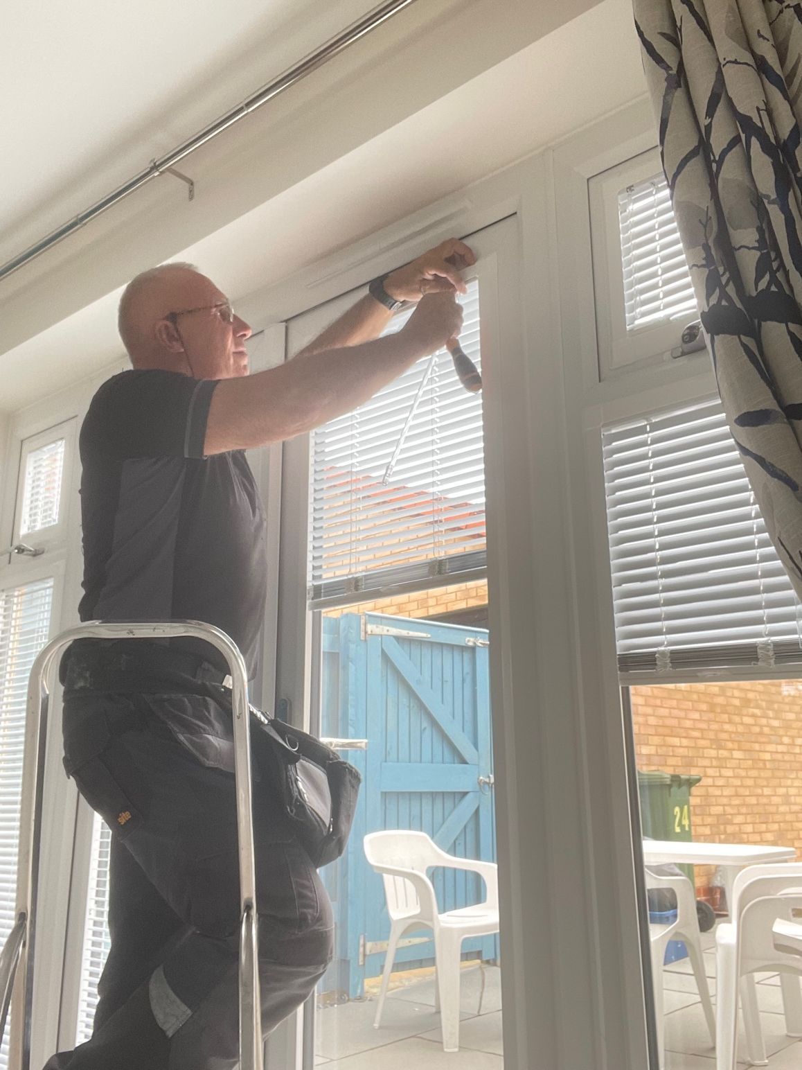 Curtain & Blind Fitters, Milton Keynes @grahamhorniblew