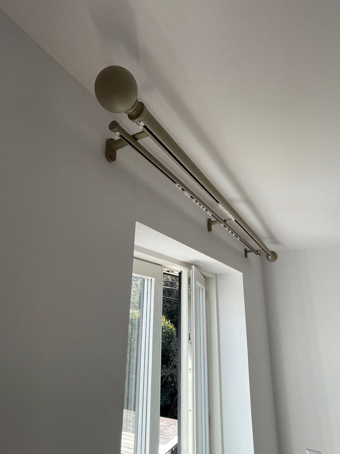 Twin pole for voile and the two main curtains, supplied and fitted