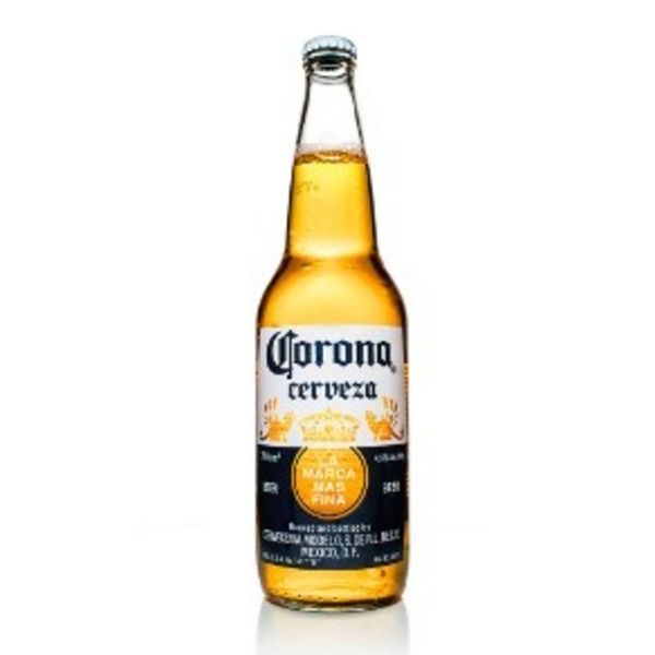 Botella de cerveza Corona, vidrio transparente con líquido dorado, etiqueta blanca y azul.