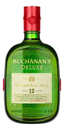 Botella de whisky escocés mezclado Buchanan's Deluxe, de vidrio verde con tapón y etiqueta roja.