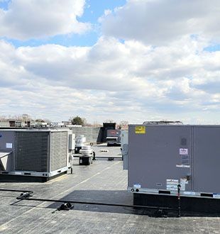 There are a lot of buildings on the roof of a building.