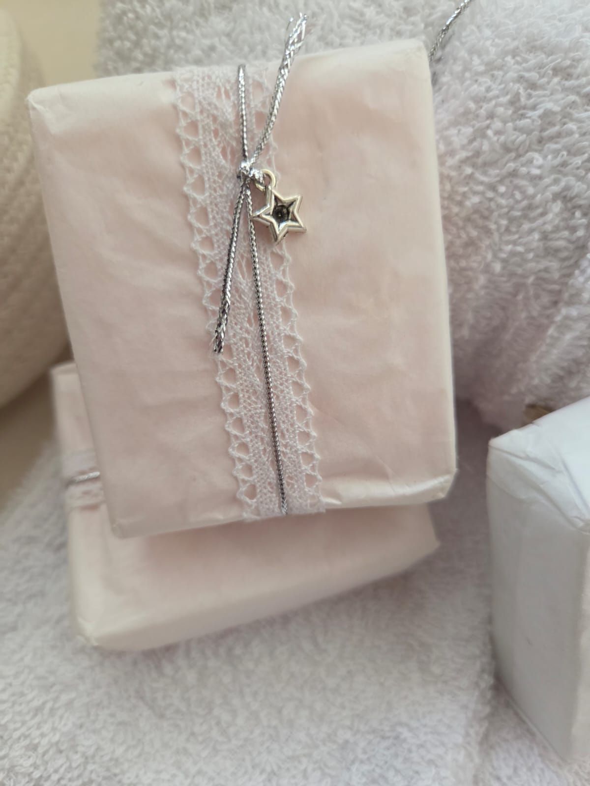 Jabones artesanales con dije