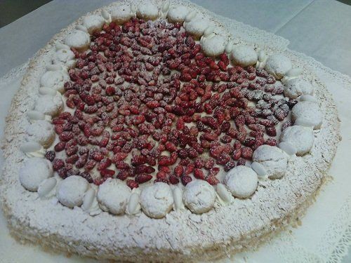 torta fatto tartufi a forma di cuore