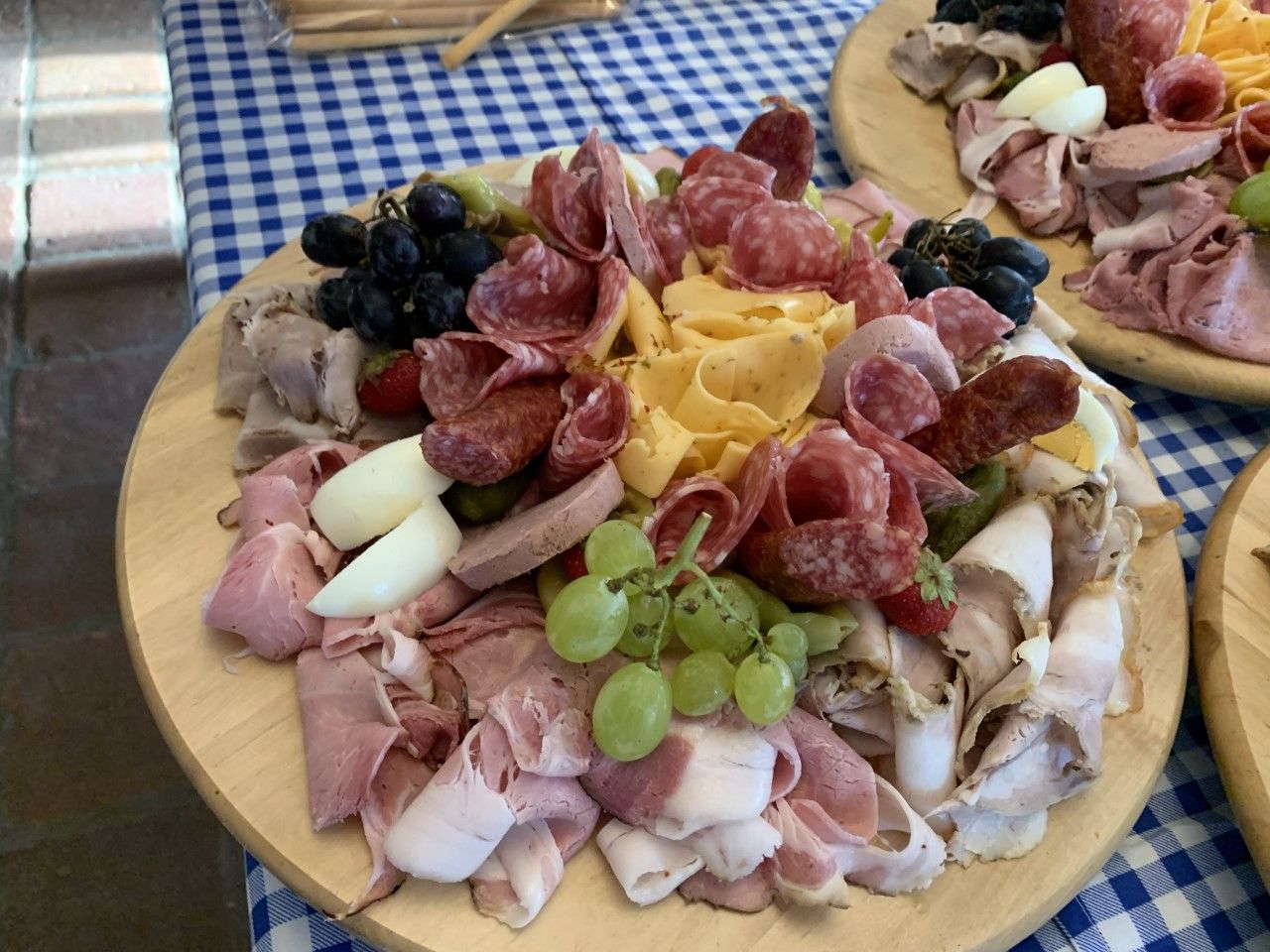 verschiedene Wurst und Käsesorten