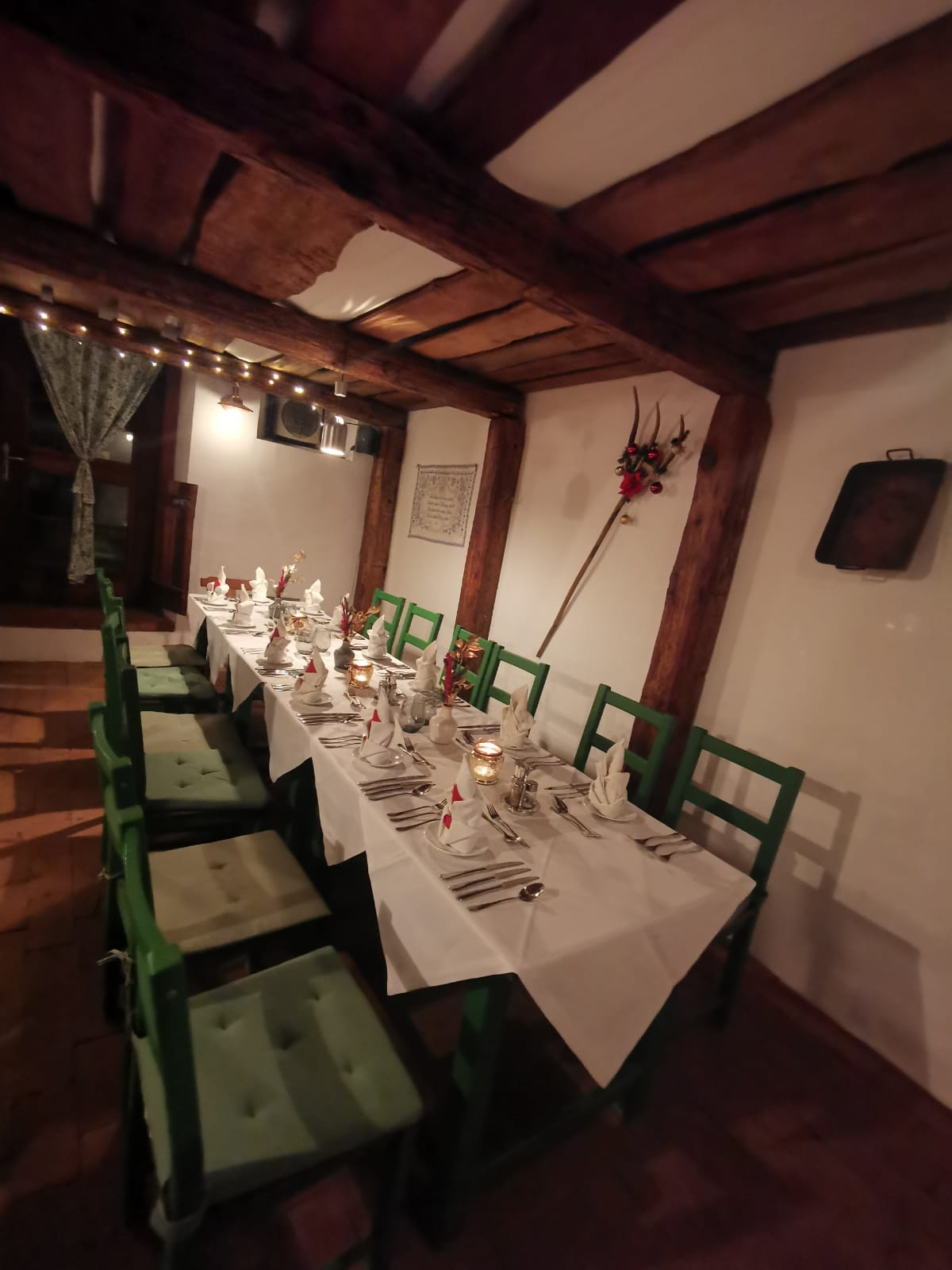 der Innenbereich im Heurigen