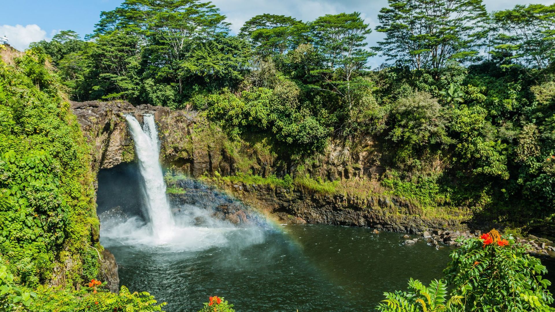 Hawaii Waterfalls - Sustainable Travel