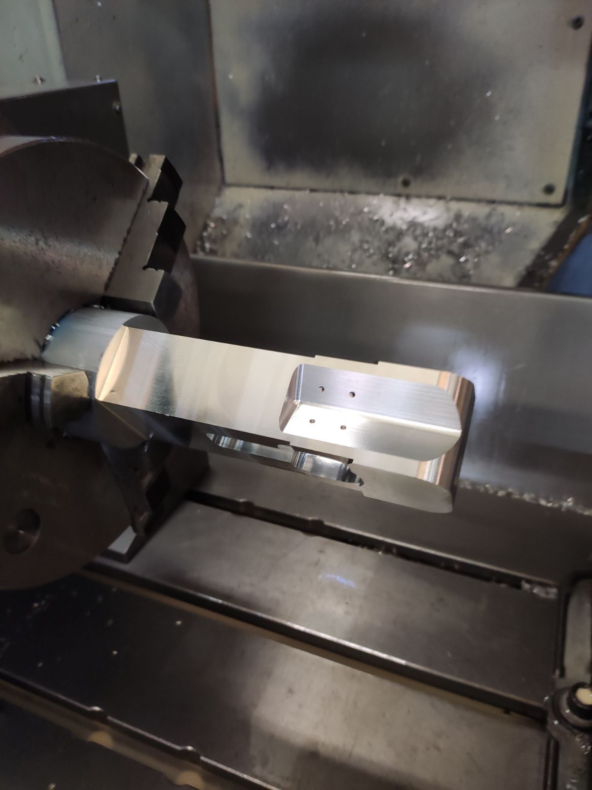 fresatura verticale dei metalli a 4 assi