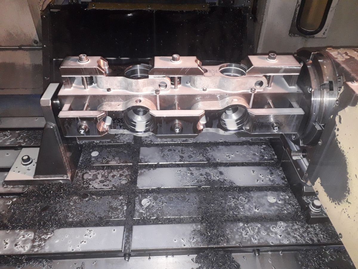 lavorazioni di fresatura verticale a 4 assi