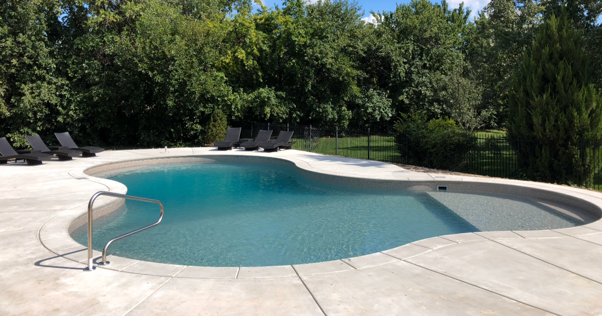 Superior Pools' Guide to Understanding the Benefits of Vinyl Pool Construction