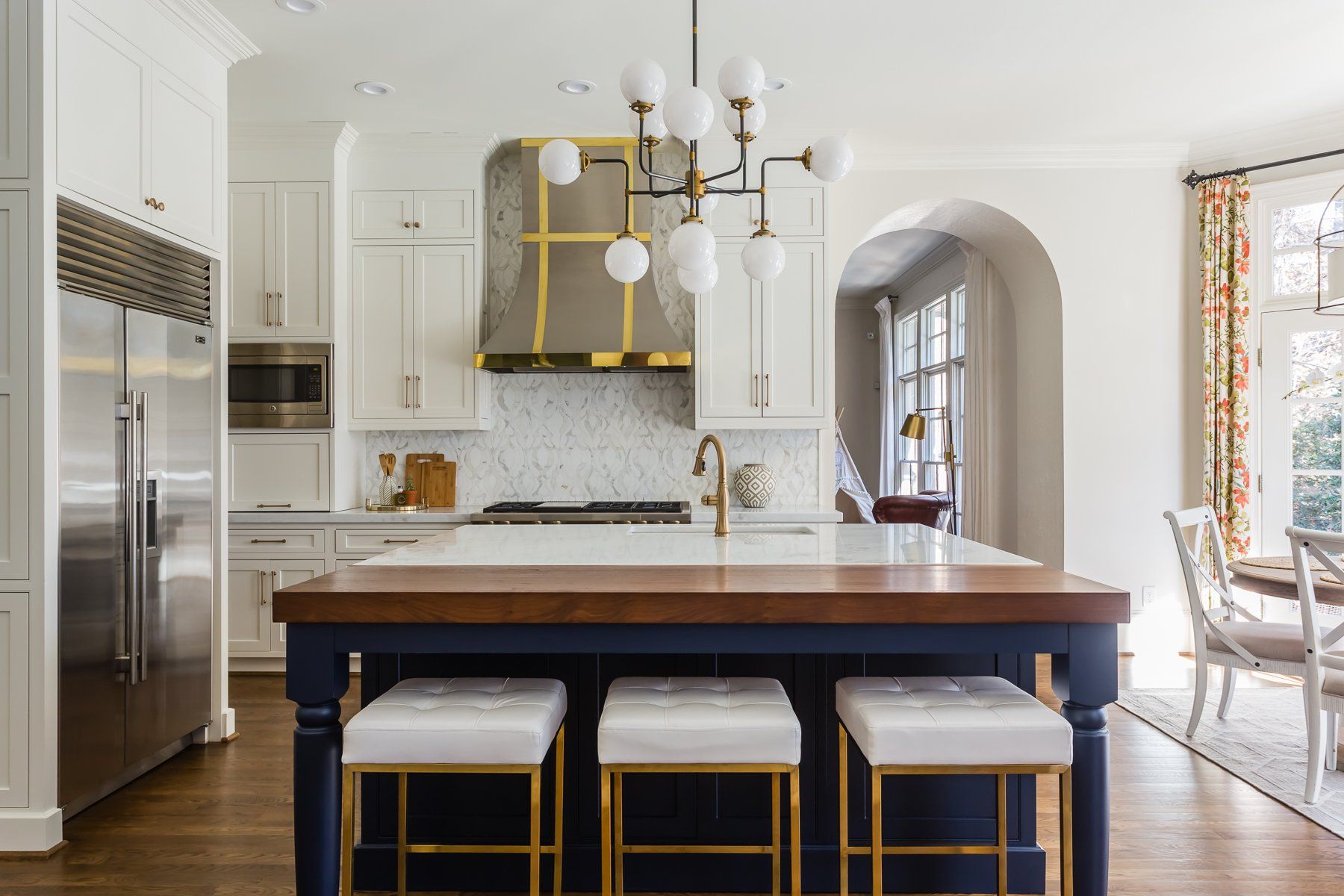 Crystal Cabinets Danbury Frosty White Navy