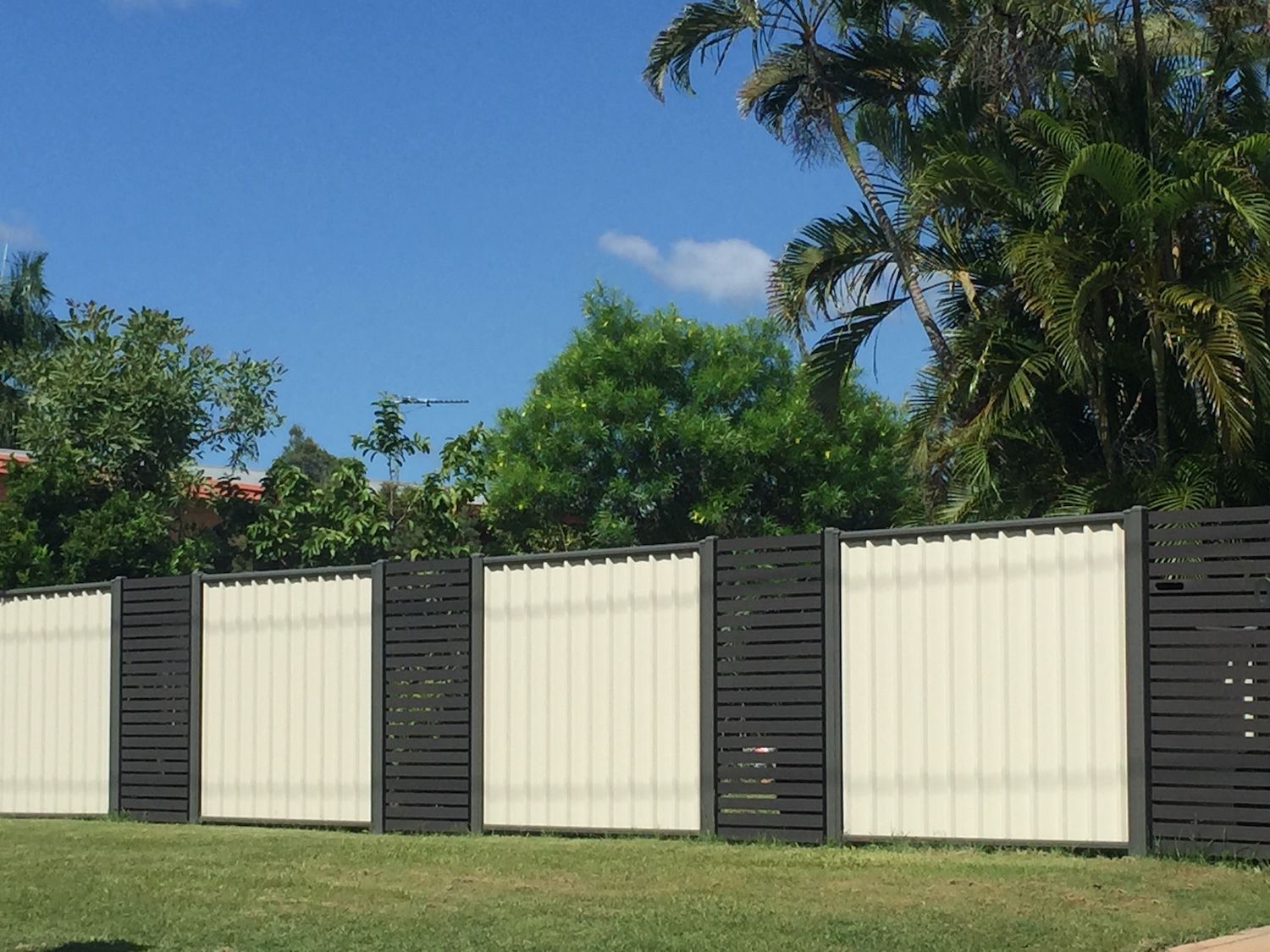 Dark Colorbond Fence - Colorbond Fencing in Rockhampton, QLD