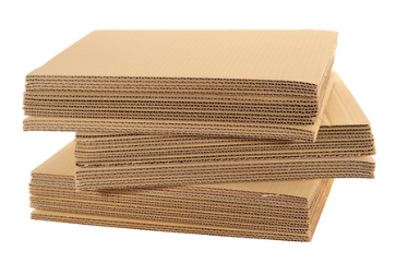 Tres láminas de cartón se apilan una encima de otra sobre un fondo blanco.