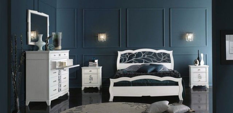 camera da letto con arredi color verde acqua scuro