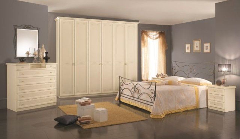 camera in stile tradizionale con armadio a 6 ante