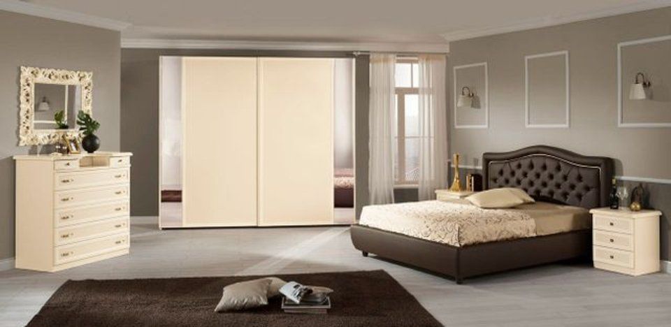 camera da letto con armadio color crema con ante scorrevoli