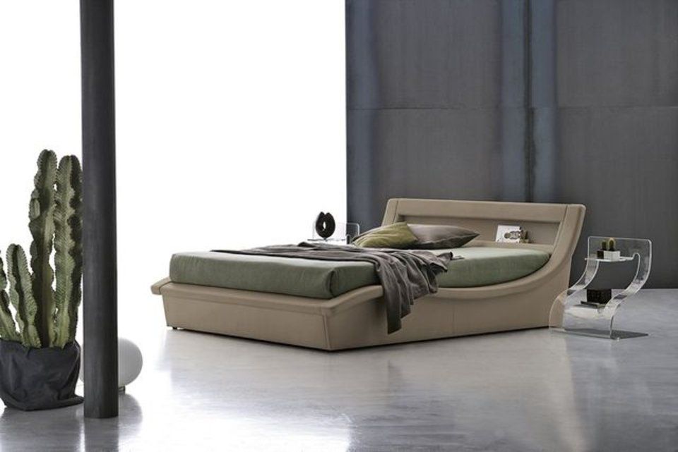 camera con letto matrimoniale color tortora