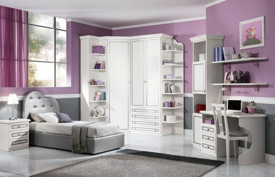 cameretta con arredi bianchi e parete lilla