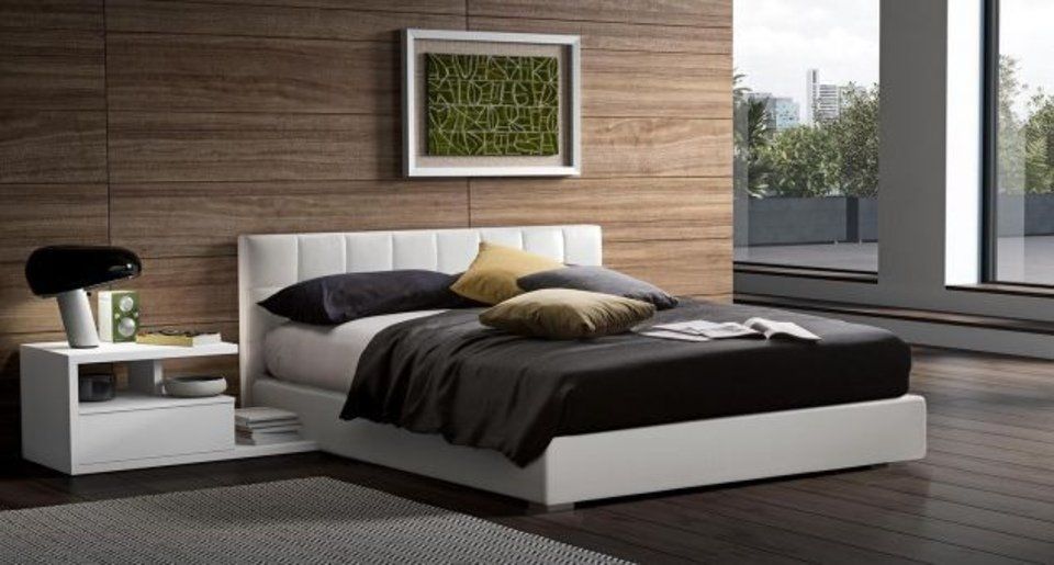 camera da letto con parete in legno