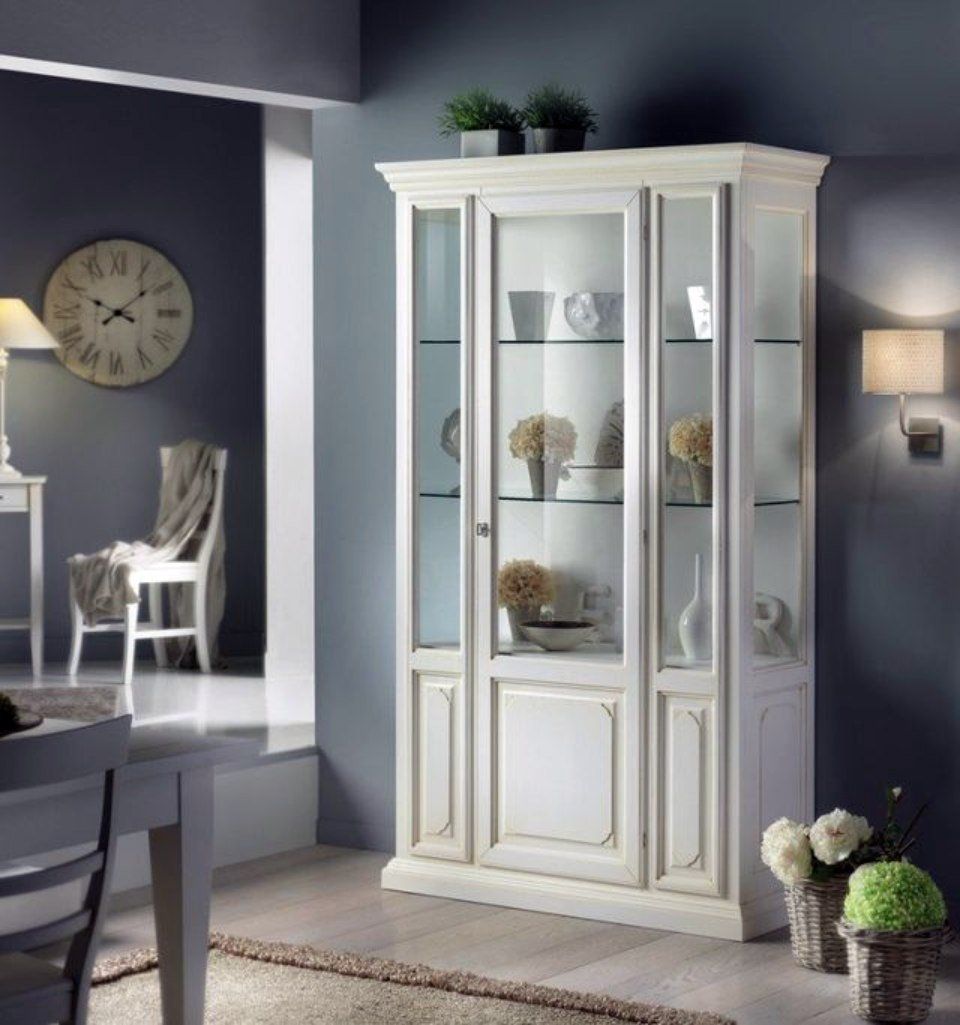 vetrina bianca in stile classico