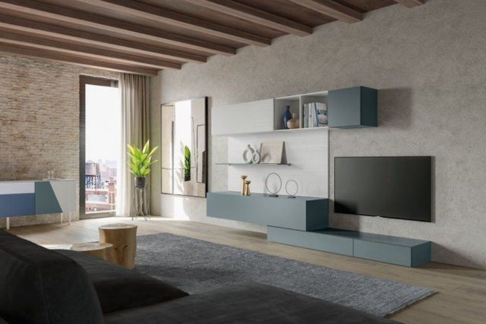 parete attrezzata con moduli bianchi e cerulei