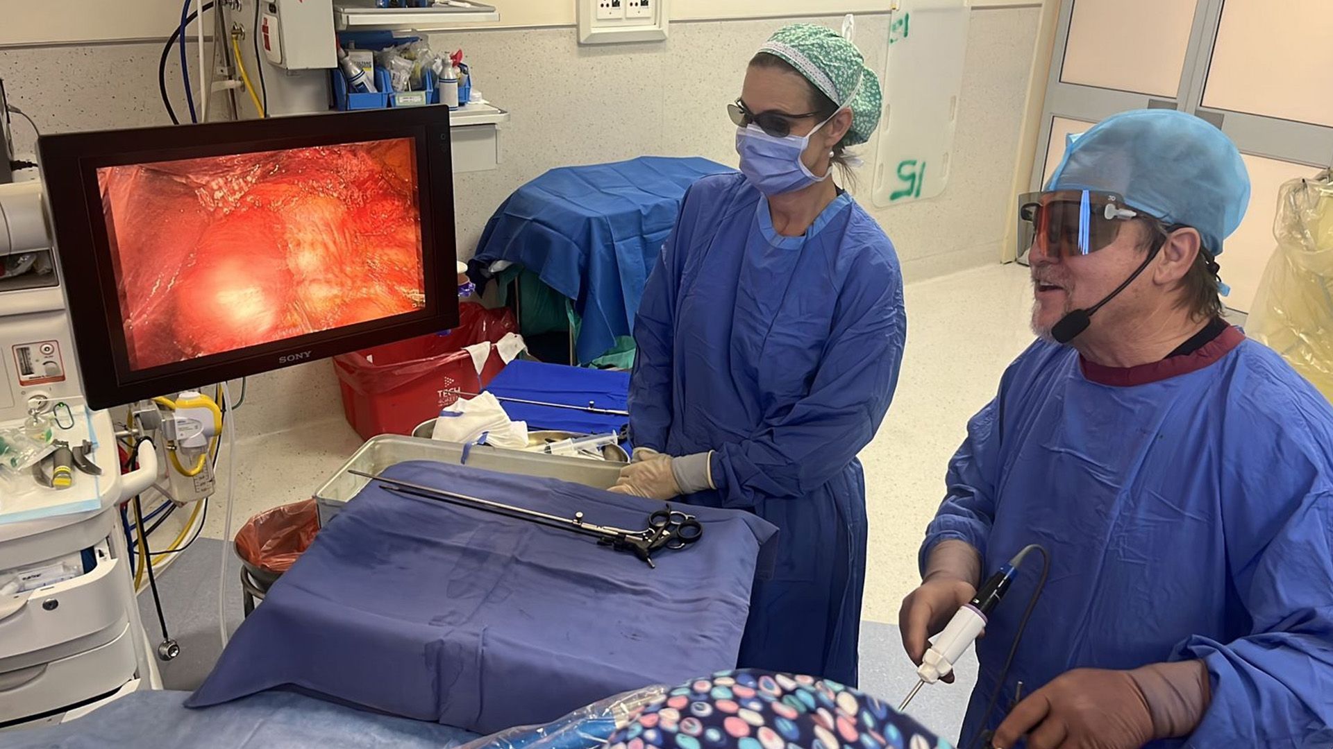 Prof. Heine van der Walt performed surgery livestreamed to international delegates